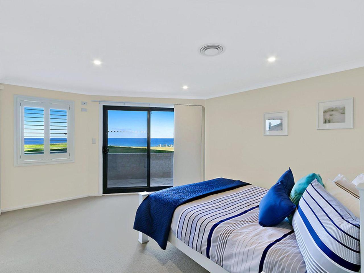 דה אינטרנס Beach Front Luxury מראה חיצוני תמונה